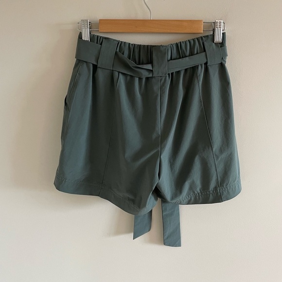 Athleta Destination Shorts Pleated Tie Front Jasper Green Size 2 - Picture 4 of 6